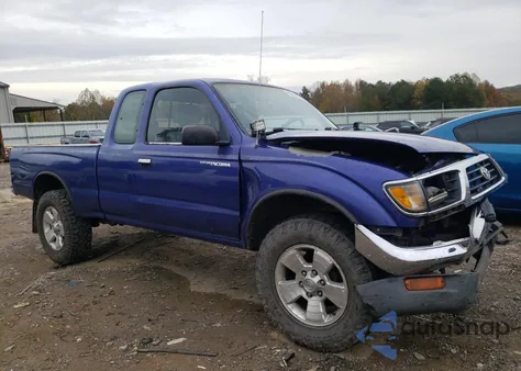 1995 Toyota Tacoma Xtracab z USA, uszkodzony, nr VIN 4TAVN73F0SZ062038